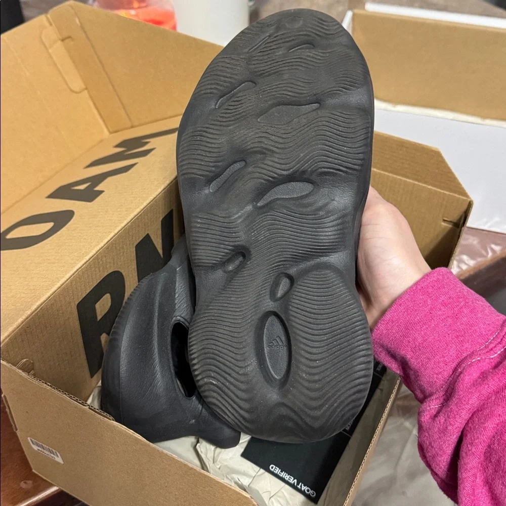 Yeezy foam RNR - Picture 2 of 4